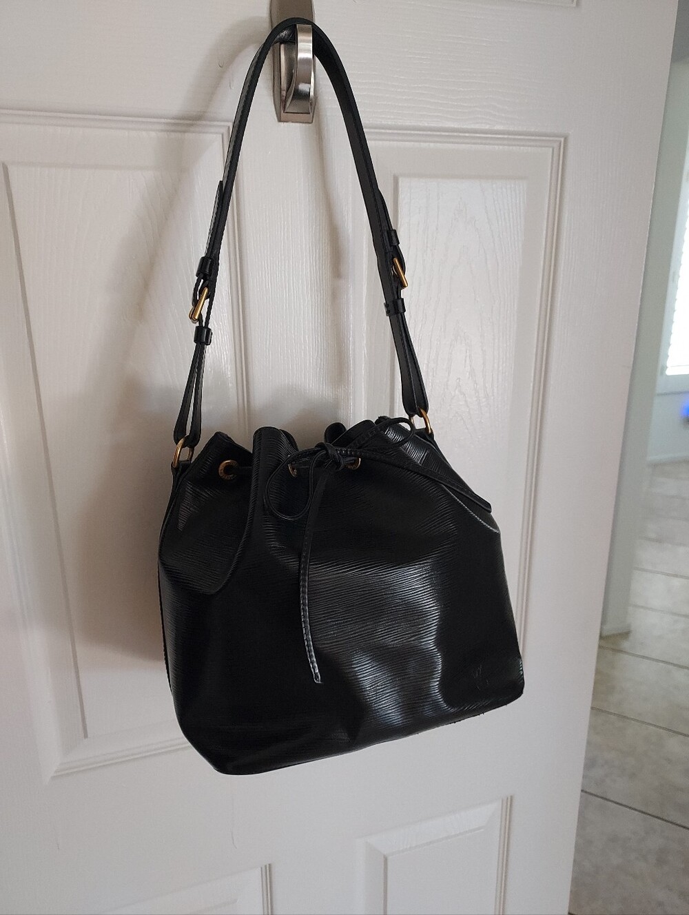 Louie Vuitton Epi Noe Bucket Bag In Black